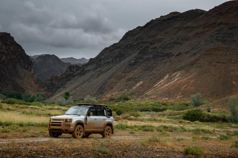  Land Rover Defender 110 Explorer Pack First Edition 2020 года  (WW) (фото 20 из 57)